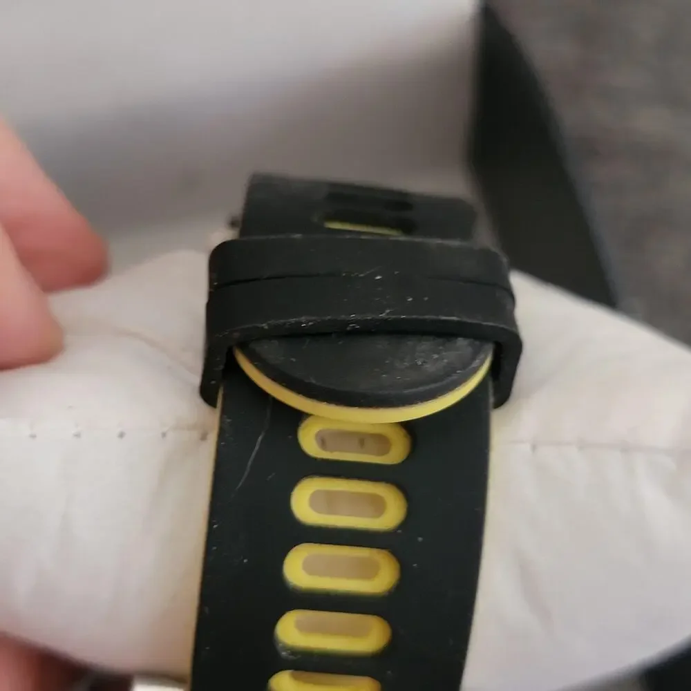 Vintage Relic ZR-15568 Mens Watch Steel Case Black Yellow Dial Silicone Strap